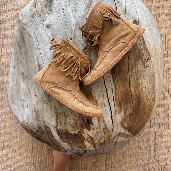 Ugg kids unisex size 3 Fringe Suede Ankle Moccasin Boots - Tan with zipper boho - Picture 9 of 9